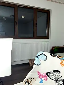 Snapshot of MiaKiittyy chatting on November 26, 1:06 am MiaKiittyy online show from November 26, 1:06 am