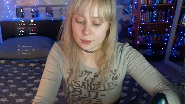 Snapshot of s1lvercherub chatting on May 16, 7:34 pm s1lvercherub online show from May 16, 7:34 pm