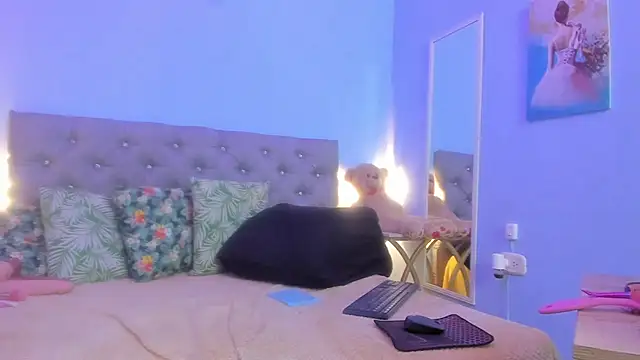 neferet opal online show from November 22, 11:59 pm