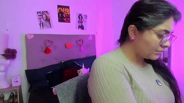 TifanyAmazinng online show from February 10, 1:15 pm