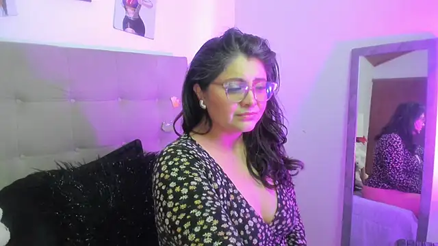 TifanyAmazinng online show from March 26, 1:28 pm