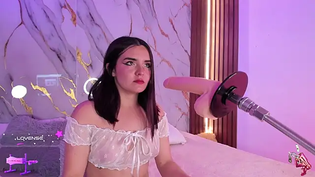 Snapshot of alicecute77 chatting on September 9, 2:33 am alicecute77 online show from September 9, 2:33 am