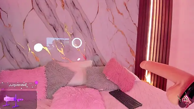 Snapshot of alicecute77 chatting on September 16, 2:34 am alicecute77 online show from September 16, 2:34 am