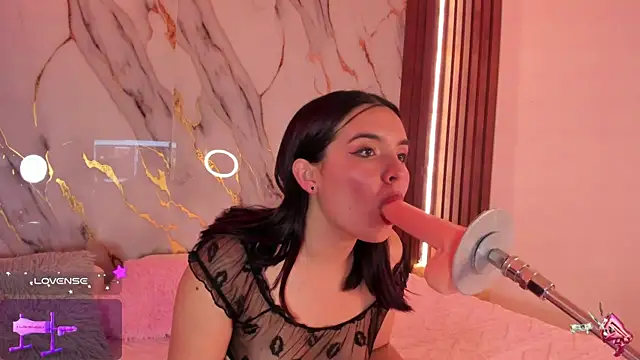 Snapshot of alicecute77 chatting on September 30, 2:27 am alicecute77 online show from September 30, 2:27 am