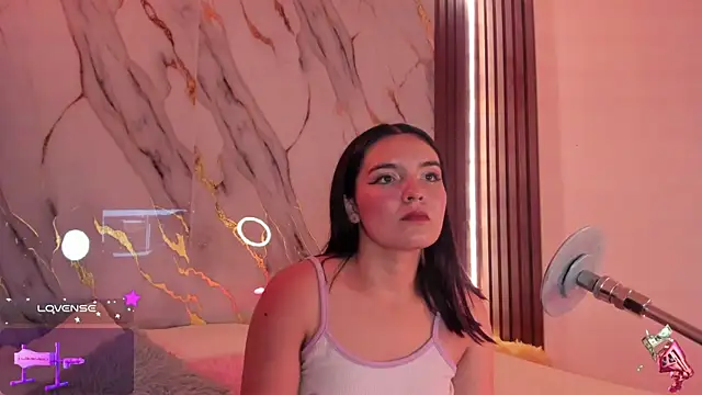 Snapshot of alicecute77 chatting on October 3, 2:19 am alicecute77 online show from October 3, 2:19 am