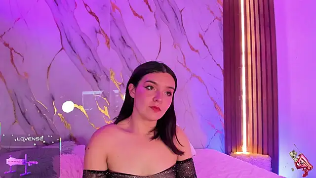 Snapshot of alicecute77 chatting on October 18, 11:49 pm alicecute77 online show from October 18, 11:49 pm