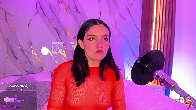 Snapshot of alicecute77 chatting on October 27, 2:26 am alicecute77 online show from October 27, 2:26 am