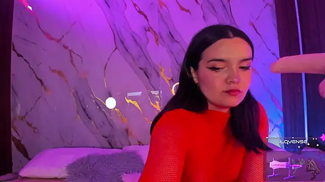 Snapshot of alicecute77 chatting on November 14, 2:21 am alicecute77 online show from November 14, 2:21 am