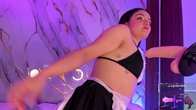 Snapshot of alicecute77 chatting on November 21, 2:32 am alicecute77 online show from November 21, 2:32 am