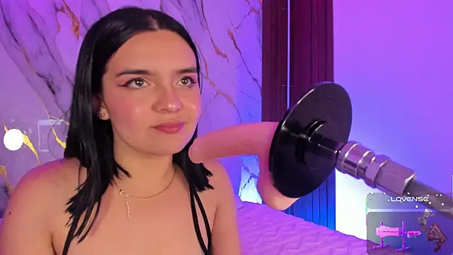 Snapshot of alicecute77 chatting on January 11, 2:27 am alicecute77 online show from January 11, 2:27 am