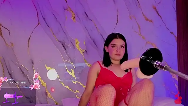 Snapshot of alicecute77 chatting on February 13, 2:40 am alicecute77 online show from February 13, 2:40 am