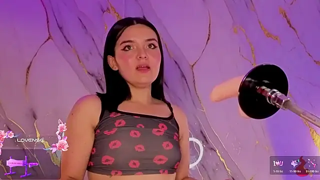 Snapshot of alicecute77 chatting on February 14, 12:51 am alicecute77 online show from February 14, 12:51 am