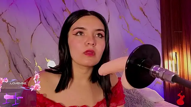 Snapshot of alicecute77 chatting on February 14, 3:42 pm alicecute77 online show from February 14, 3:42 pm