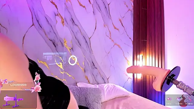 Snapshot of alicecute77 chatting on February 19, 2:29 am alicecute77 online show from February 19, 2:29 am