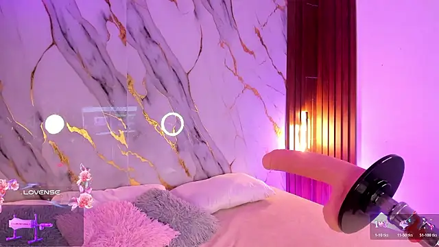 Snapshot of alicecute77 chatting on February 23, 2:20 am alicecute77 online show from February 23, 2:20 am