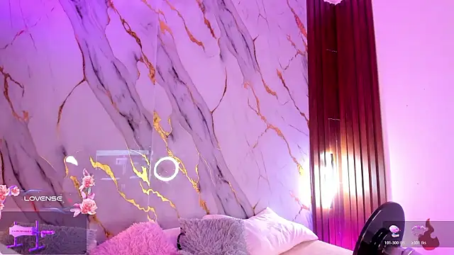 Snapshot of alicecute77 chatting on February 25, 2:21 am alicecute77 online show from February 25, 2:21 am