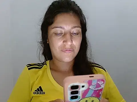 Snapshot of SarahFriendly chatting on June 18, 12:44 am SarahFriendly online show from June 18, 12:44 am