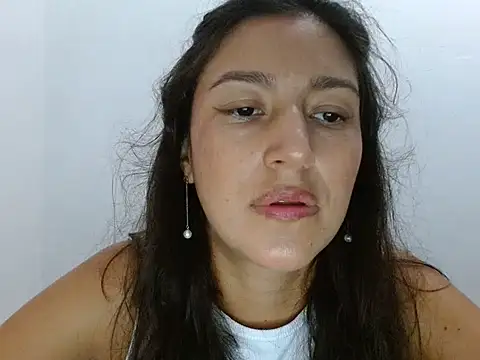 Snapshot of SarahFriendly chatting on June 20, 4:32 pm SarahFriendly online show from June 20, 4:32 pm
