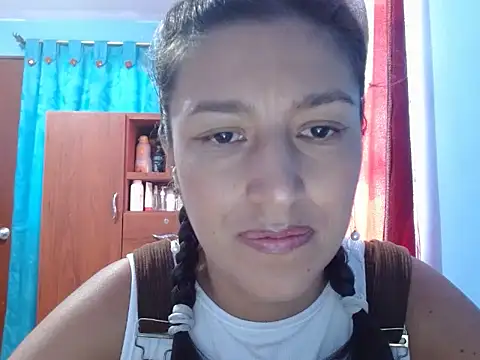 Snapshot of SarahFriendly chatting on June 23, 3:32 pm SarahFriendly online show from June 23, 3:32 pm