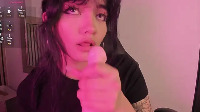 Snapshot of Darky_Doll chatting on February 15, 10:28 pm Darky Doll online show from February 15, 10:28 pm