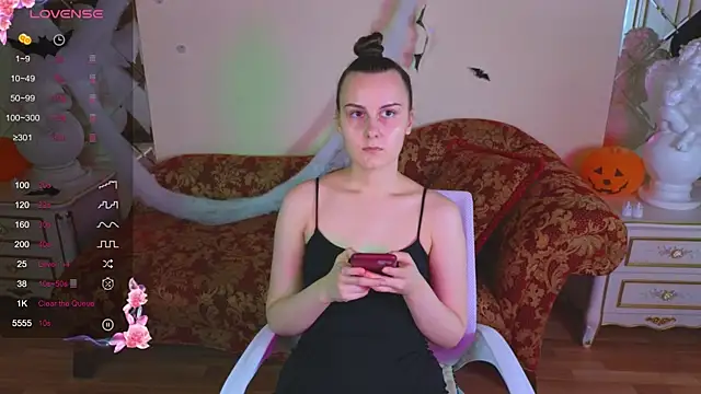 Kelly Cartier online show from November 6, 12:28 pm