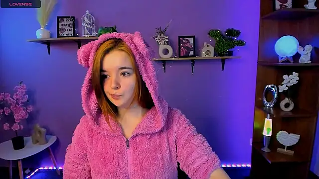 nika-still online show from April 4, 7:39 am