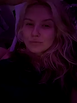 Snapshot of EileenKenner chatting on October 16, 8:54 pm EileenKenner online show from October 16, 8:54 pm