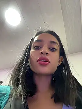 Snapshot of Leilani- chatting on October 31, 11:22 am Leilani- online show from October 31, 11:22 am