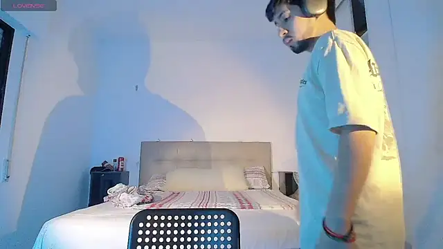 Snapshot of Dimax_xxx chatting on October 10, 8:30 pm Dimax xxx online show from October 10, 8:30 pm