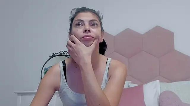 Snapshot of LadyLiia chatting on January 13, 5:01 am LadyLiia online show from January 13, 5:01 am