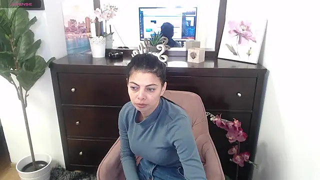 Snapshot of LadyLiia chatting on February 11, 4:50 am LadyLiia online show from February 11, 4:50 am