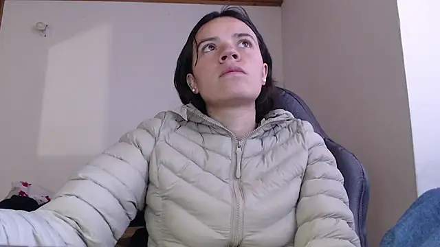 Skylar Serenity online show from December 17, 3:40 pm