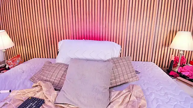 keeyla stone online show from September 19, 9:04 pm