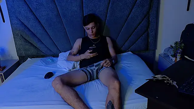 ZafiroAndFlynn online show from March 11, 2:28 am