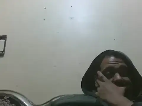 Snapshot of elpoop7305 chatting on January 6, 9:50 pm elpoop7305 online show from January 6, 9:50 pm