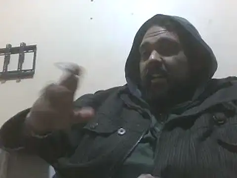 Snapshot of elpoop7305 chatting on January 7, 1:13 pm elpoop7305 online show from January 7, 1:13 pm