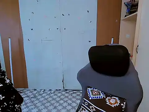 YourNikkieXxx online show from April 15, 1:23 am