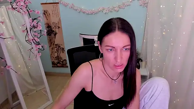 Aurora Loveu online show from April 15, 7:58 pm