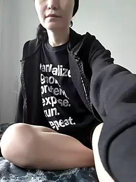 DragonFoxie online show from November 10, 10:25 am