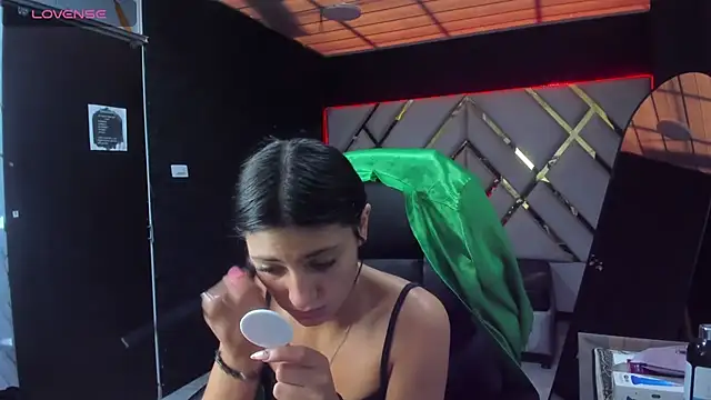  Luna Bennett online show from July 3, 8:15 pm