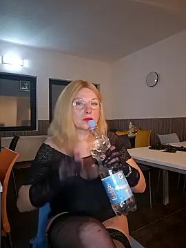 Snapshot of TinaLizxh chatting on January 10, 11:09 pm TinaLizxh online show from January 10, 11:09 pm