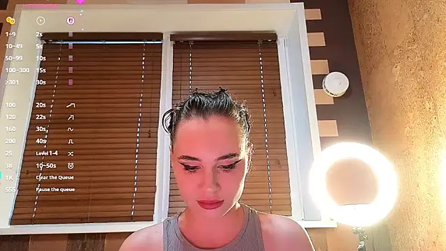 Snapshot of MaryOne__ chatting on November 23, 6:35 am MaryOne online show from November 23, 6:35 am