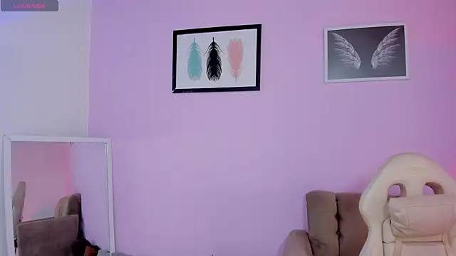 Snapshot of fressittalove01 chatting on February 17, 2:24 pm fressittalove01 online show from February 17, 2:24 pm