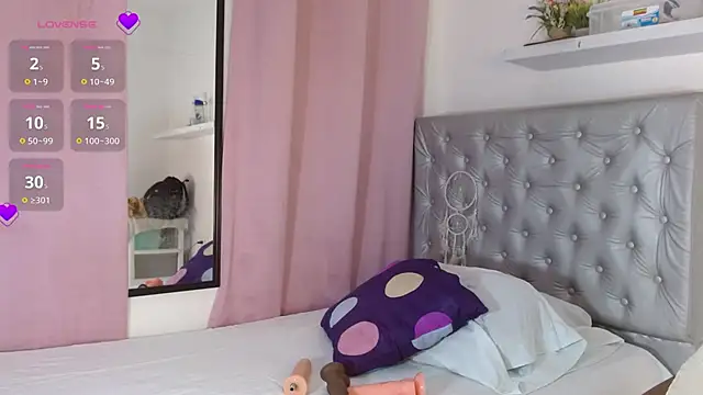 angiellam online show from October 31, 2:18 pm