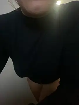 Snapshot of Julay2232 chatting on November 9, 10:57 am Julay2232 online show from November 9, 10:57 am