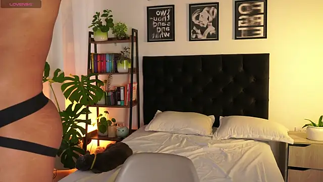 Snapshot of ErosWild_ chatting on September 10, 8:20 pm ErosWild online show from September 10, 8:20 pm