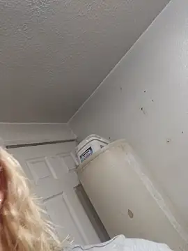 toomuchofafreak online show from October 3, 5:04 am