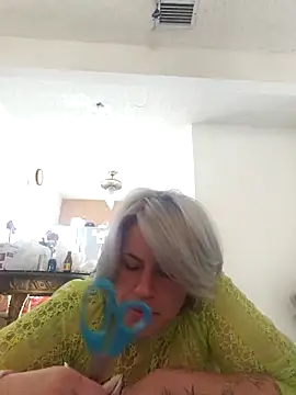 toomuchofafreak online show from October 24, 1:29 pm