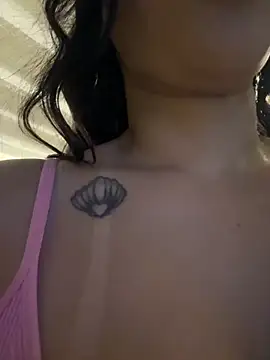 ReinaChloe online show from October 23, 4:06 pm