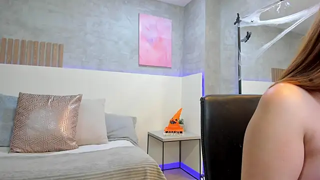 CharlotteBrownn  online show from October 16, 2:45 am